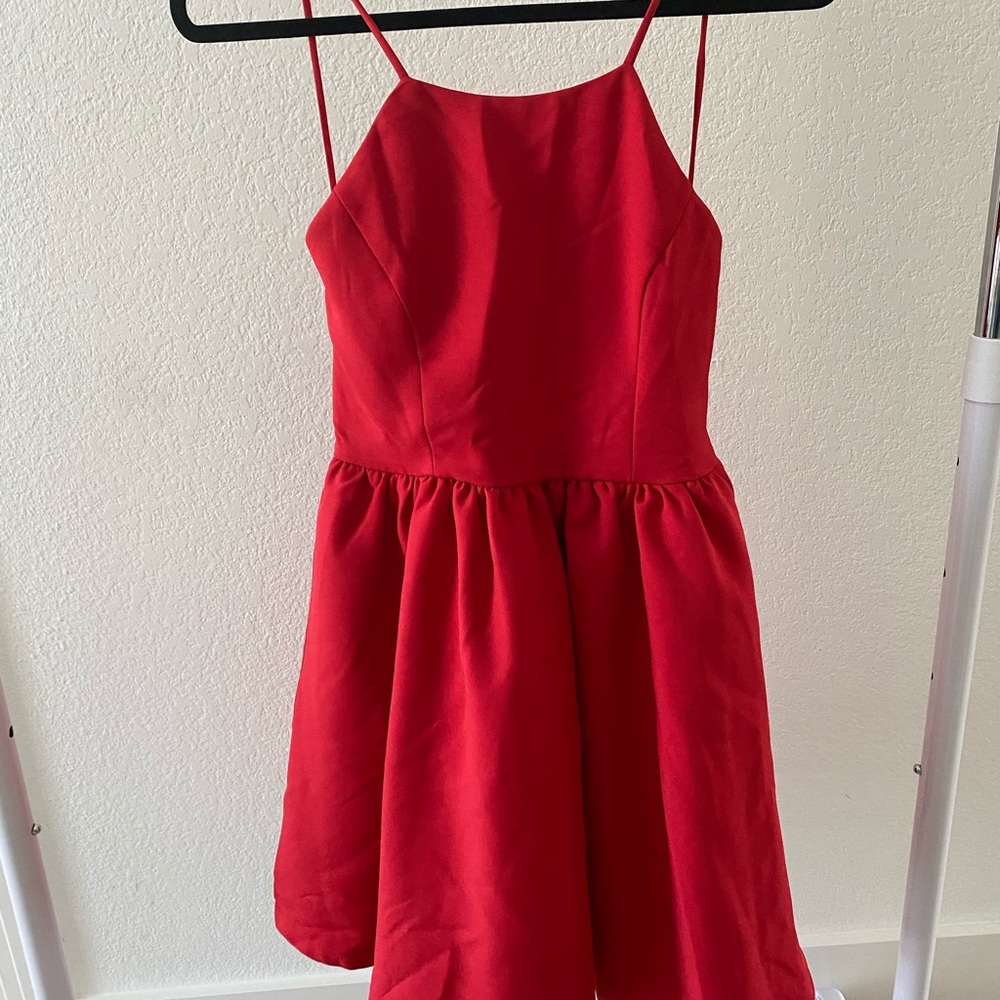 Lulu’s red dress